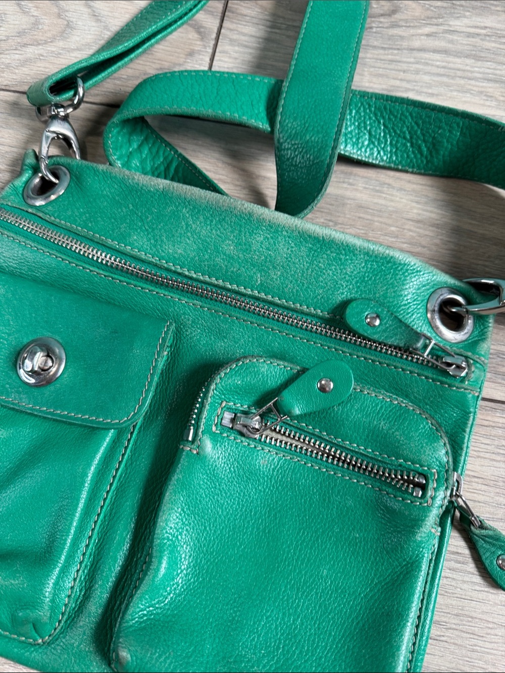 Roots Green Leather Crossbody Bag - Picture 3 of 7